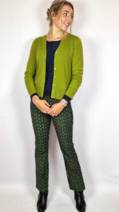 nice-things-vest-roundneck-light-olive-princesse-nomade-broek-lulu-zan-vert-zilch-bamboe-top-batsleeve