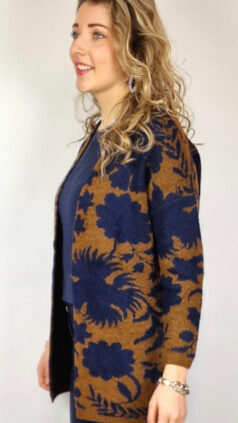nice-things-vest-rust-navy-lykka-du-nord-top-lina-navy