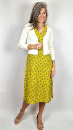 nice-things-jurk-crinkle-blanket-flower-yellow-zilch-kort-bamboe-vestje-offwhite