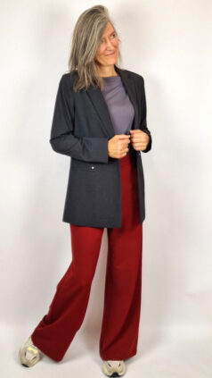 cloud9-long-blazer-suus-anthracite-surkana-shirt-plum-broek-english-red