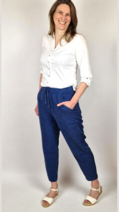 white-stuff-broek-elle-linnen-blend-blue-jersey-blouse-annie-white