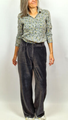 nice-things-broek-micro-cord-grey-blouse-small-tulips